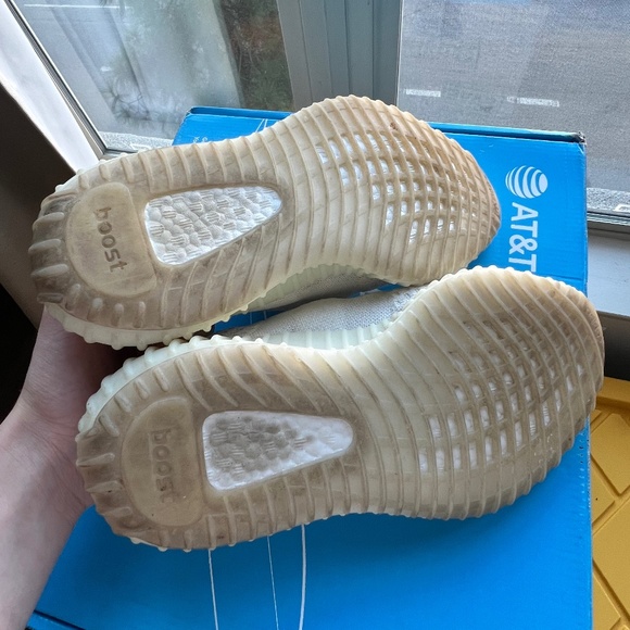 Yeezy Boost 350 V2 - Picture 3 of 3